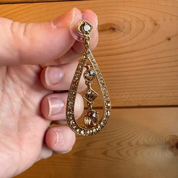 Vintage Monet Teardrop Crystal Dangle Earrings in Champagne Bronze - Picture 3 of 5